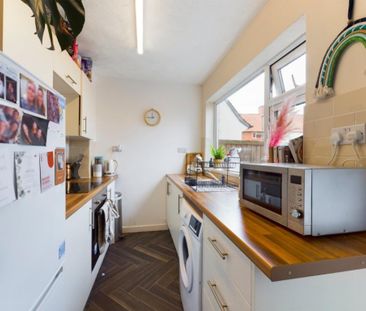 3 bedroom semi-detached house to rent - Photo 5