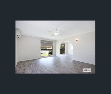 Four bedroom family living! - Photo 2