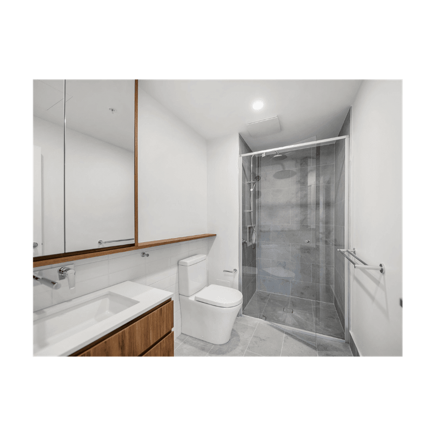 Executive living on the city fringe! - Photo 1