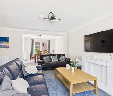 4 Bed Detached House, Lynchet Close, BN1 - Photo 3