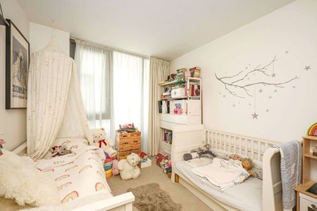 Gorgeous contemporary riverside two bed apartment with west facing balcony - Photo 5