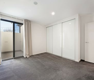 Executive living in an ideal location - Photo 3