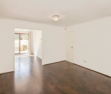 3 Bed Terraced House, Croftongate Way, SE4 - Photo 2