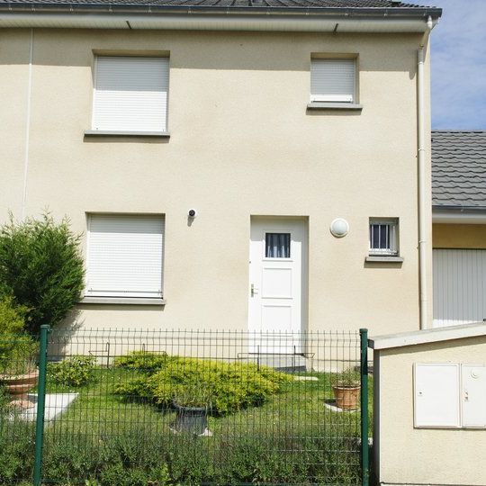 À louer Pavillon T5 89.96 m - Photo 1