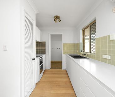 ROSSMOYNE SCHOOL ZONE @ $700 per week - Photo 3