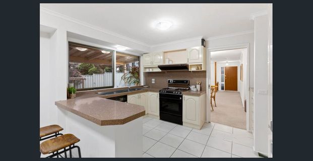 Spacious private living domains - Photo 1