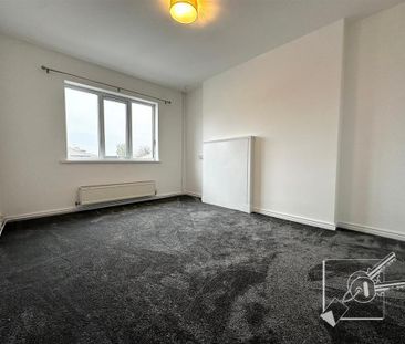 3 bedroom flat to rent - Photo 2