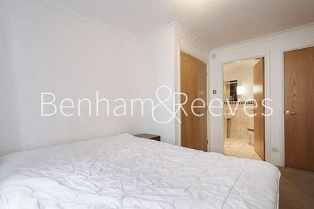Pilgrims Court, Carthusian Street, EC1M - Photo 2