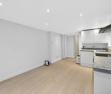 Dorchester Grove, London, W4 2LD - Photo 5