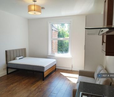 Studio to rent - Photo 6