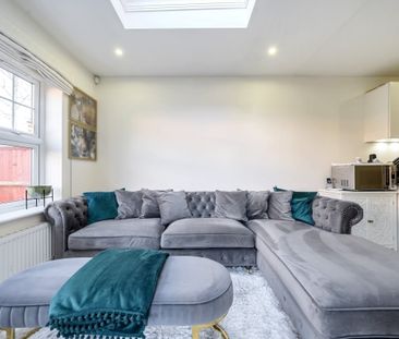 4 bedroom semi-detached house to rent - Photo 6