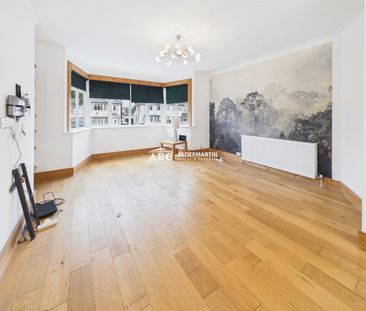 Sandringham Gardens, N12 0NY, London - Photo 3