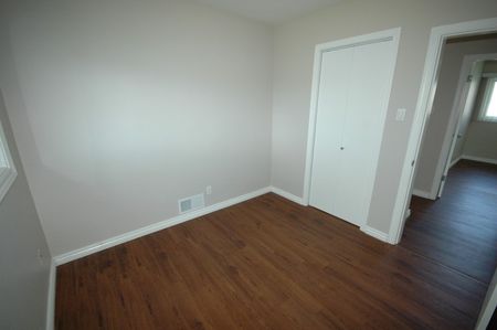 Gorgeous Main Floor Suite close to Kingsway Mall - Photo 4