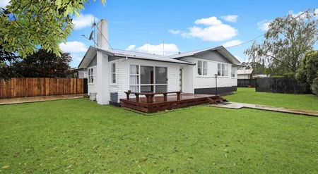 Generous Family home - Photo 4