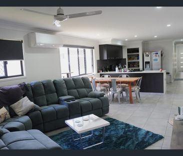 3 BEDROOM + MEDIA ROOM - MODERN HOME WITH PARK AT YOUR BACK DOOR - Photo 1