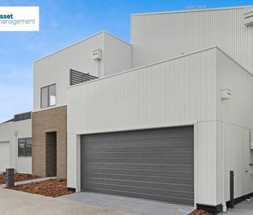 Three Bedroom Townhouse in Quiet Court! - Photo 5