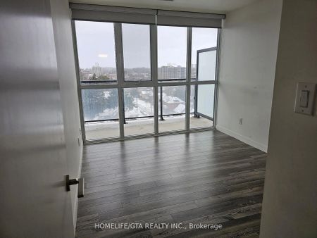 128 King Street N #811 - Photo 2