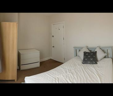 Room in a Shared House, Mayo Road, NG5 - Photo 2