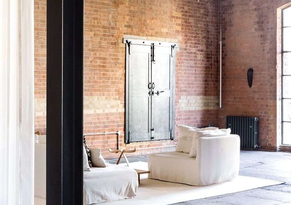 Boasting a warehouse conversion aesthetic with exposed brickwork and wooden beams, this residence offers an unparalleled blend of industrial charm and modern comfort. - Photo 1