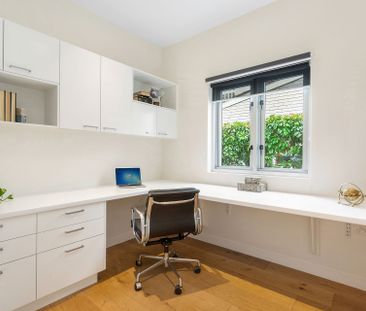 Superb Family Entertainer in Prized Locale - Photo 3