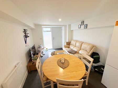 Newton Road, Yeovil, Somerset - Photo 5