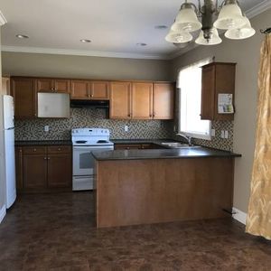 Family Home in Promontory with Wet Bar - Photo 2