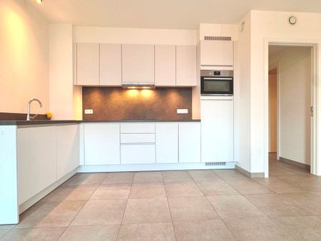 Energiezuinig appartement met één slaapkamer, ruim terras en autostaanplaats. - Photo 4