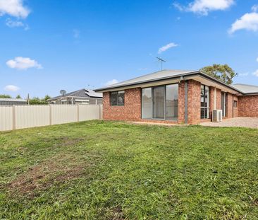 Spacious 4-Bedroom Family Home in Prime Brookfield Location - Photo 4