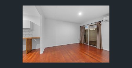 Huge Dual Family Home Bracken Ridge Hights - Photo 4