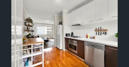 Updated Ground-Floor Villa Unit with Private Courtyard - Photo 5