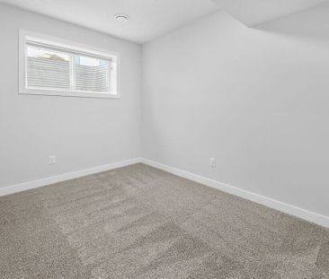 Edmonton Unfurnished house Rental in Glenridding Ravine - Luxury an... - Photo 2