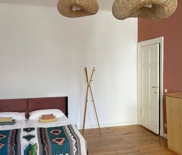 Zwischenmiete bis 31.4. große 1-Zimmer-Altbauwohnung möbliert - Foto 1