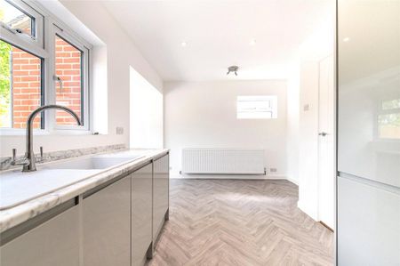 3 bedroom end of terrace house to rent - Photo 2