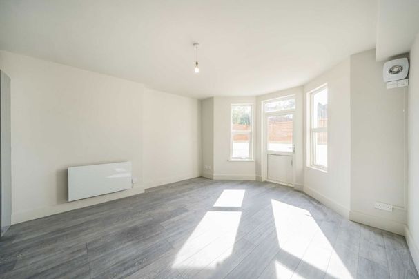 Grange Road, W5, London - Photo 1