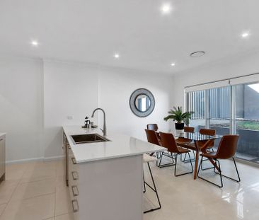 Modern duplex home with quality finishes... - Photo 6