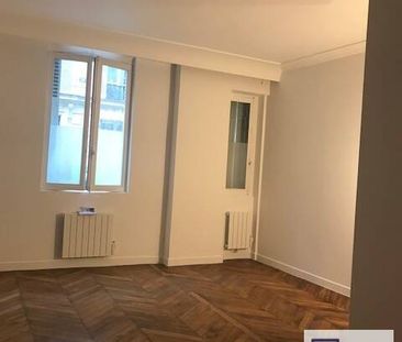 Location appartement studio 1 pièce 36 m² à Paris 8e Arrondissement... - Photo 2