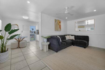 A Magnificent Family home so close to the beach - Photo 5