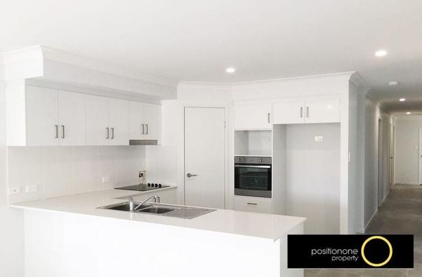 Coastal Living in Thorneside – Spacious Family Home Near the Water - Photo 1