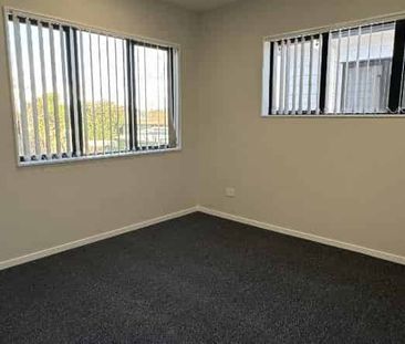 Contemporary Townhouse with Comfort & Convenience - Photo 1