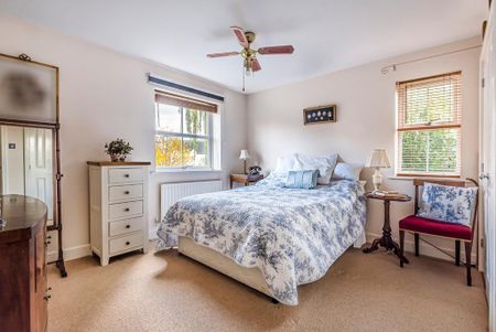 4 bedroom detached house to rent - Photo 4