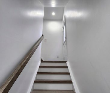 For Lease - 305 Rita's Avenue, Newmarket, Ontario - Photo 1