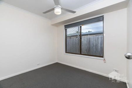 “Stylish Family Living in a Peaceful Cul-de-Sac!” - Photo 4