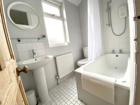 3 bedroom terraced house to rent - Photo 4