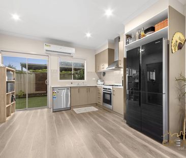 3 BEDROOM TOWMHOUSE CLOSE TO TRANSPORT AND SCHOOLS - Photo 5