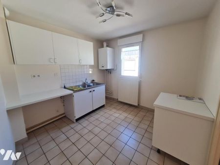 APPARTEMENT au 1er étage _ A LOUER _ MONTOIRE/ LOIR ( 41800)_ Libre sous 10 jours - Photo 4