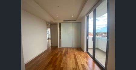 Near New 2 Bedrooms in Burwood Grand - Photo 3