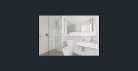 GROUND FLOOR WITH COURTYARD Large Two Bedroom Apartment. - Photo 5