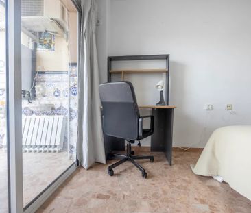 Plaça dHondures, Valencia, Valencian Community 46022 - Photo 3