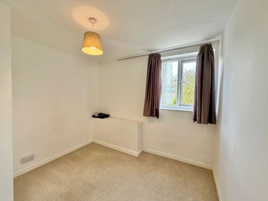 Flat 4, 10/11 Clifton Road - Photo 1