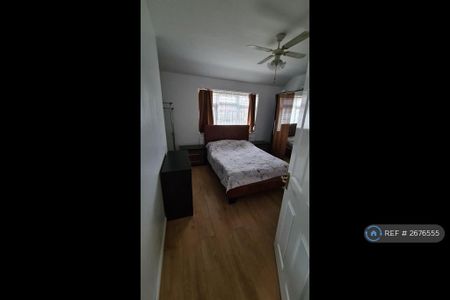 2 bedroom end of terrace house to rent - Photo 4